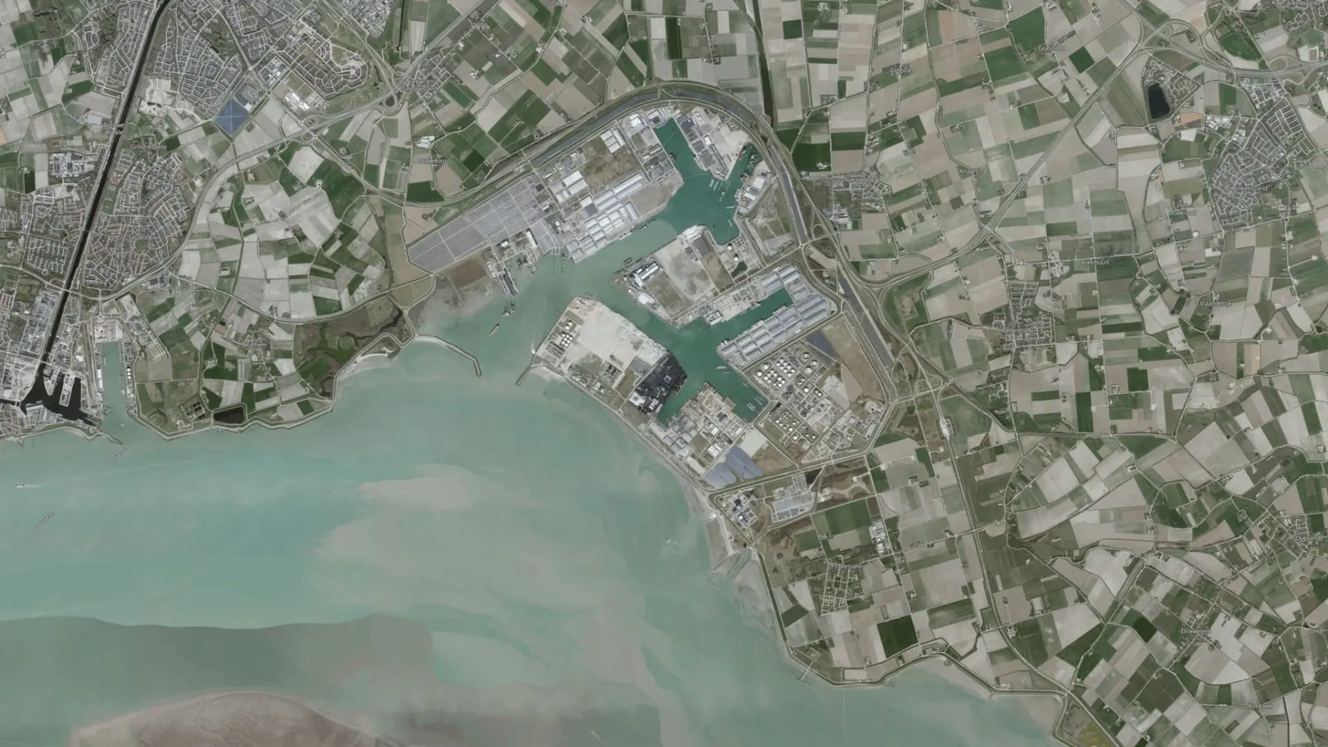 VTTI, Hoegh Evi move forward with permitting process for Dutch LNG terminal