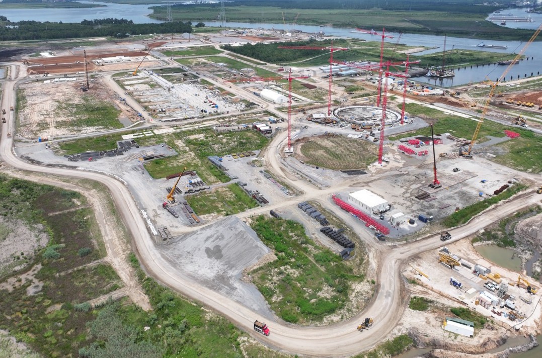 Woodside working to charter vessels to ship Louisiana LNG cargoes, CEO says