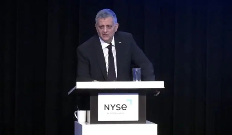 YPF CEO sees FIDs on FLNG projects with Shell, Eni in Q1 2026