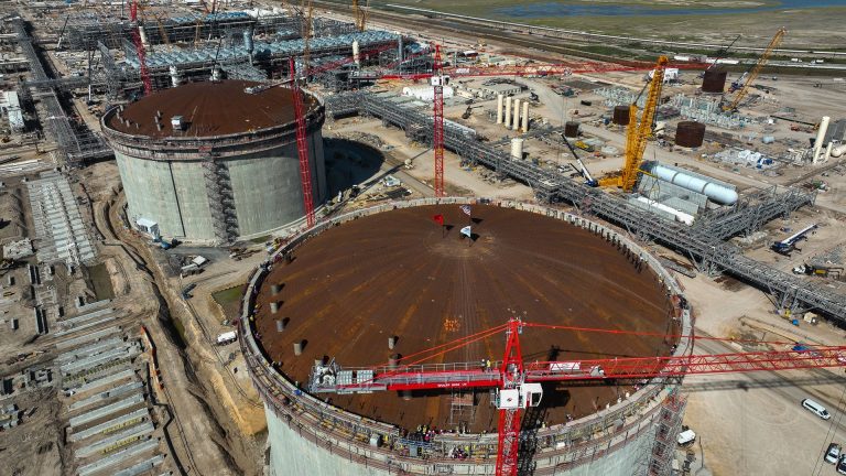 NextDecade raises roof on second Rio Grande LNG tank