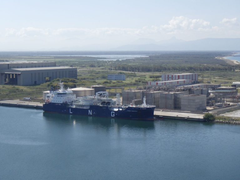 Snam plans to buy Italian small-scale LNG terminal and install FSRU