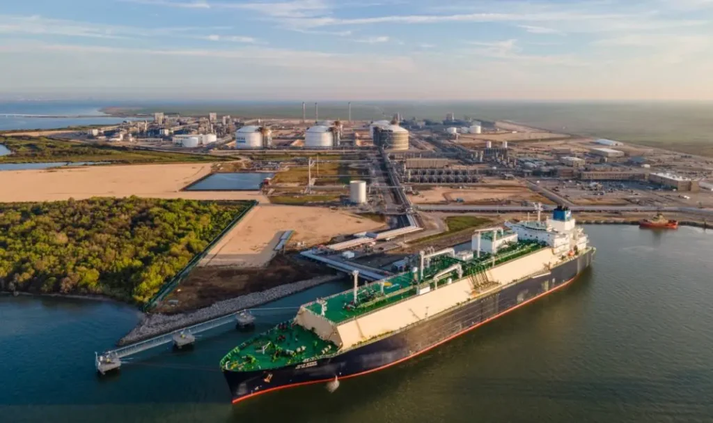 US weekly LNG exports down to 30 cargoes