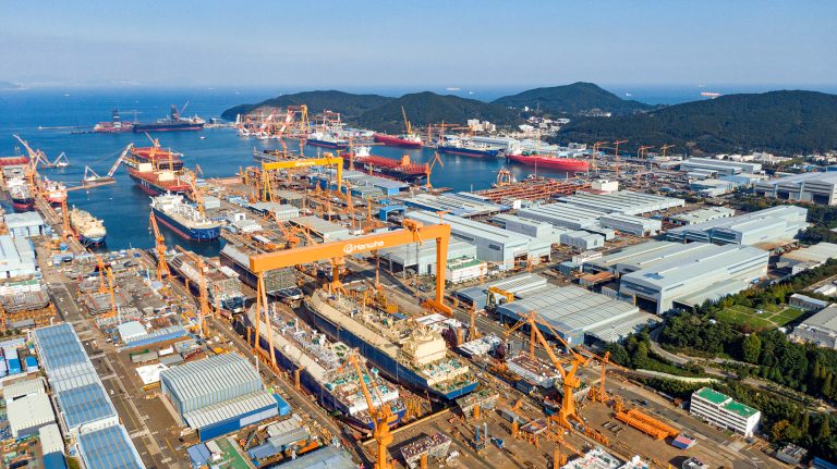 Hanwha Ocean to build HMM’s LNG-fueled containerships for $732 million