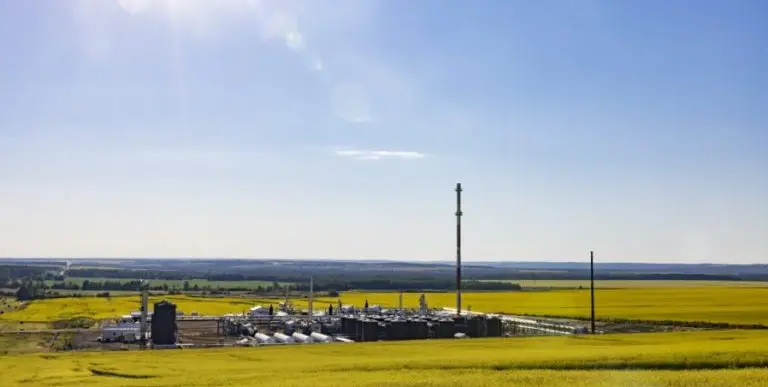 Tourmaline pens new LNG deals