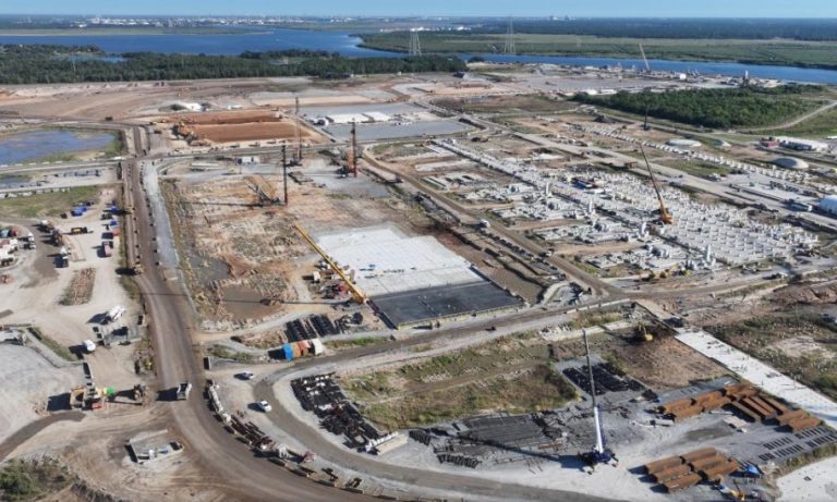 Woodside seeks more Lousiana LNG partners, including for expansion, CEO says