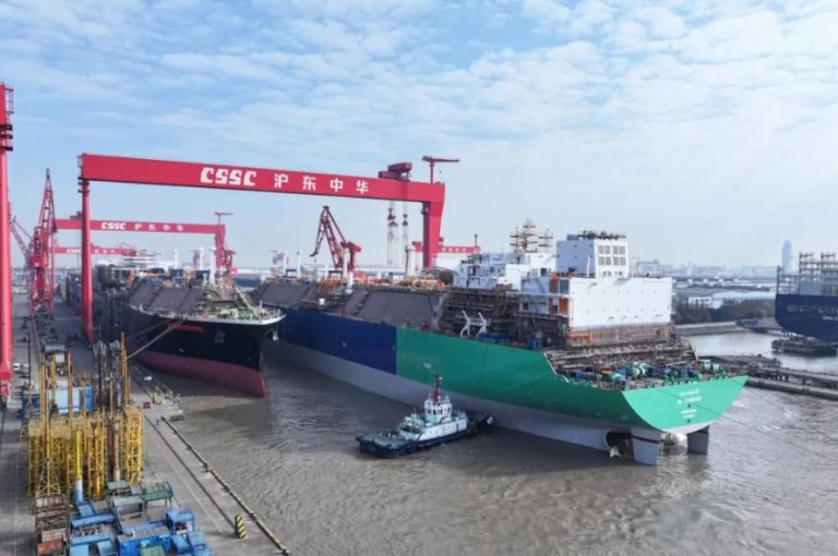 Hudong-Zhonghua floats out LNG carrier duo