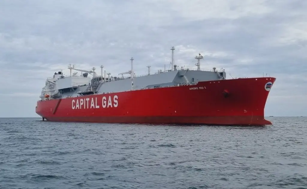 CCEC sells LNG carrier stake, seals 10-year charter deal