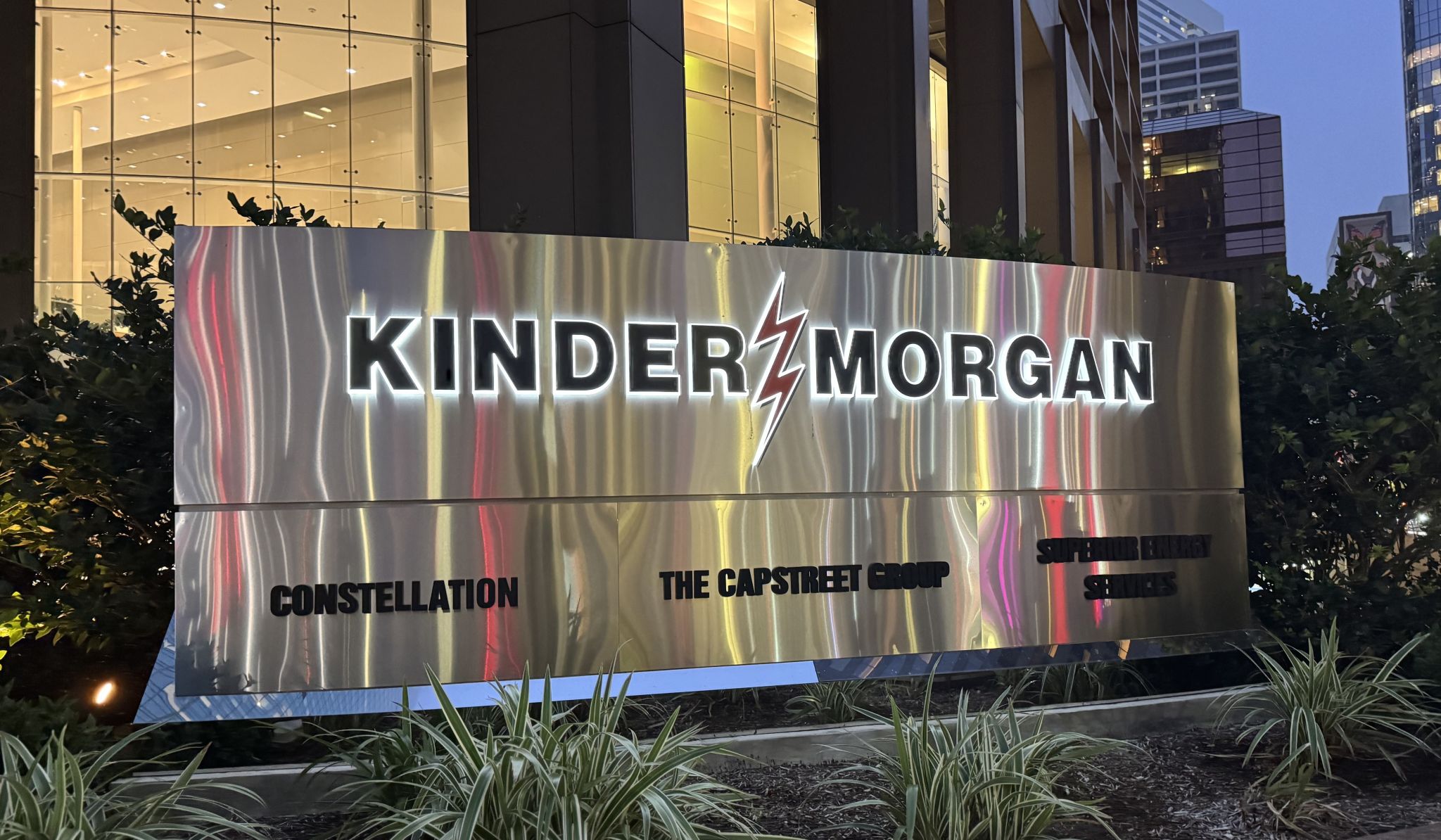 Kinder Morgan seeks DOE extension for Gulf LNG export project