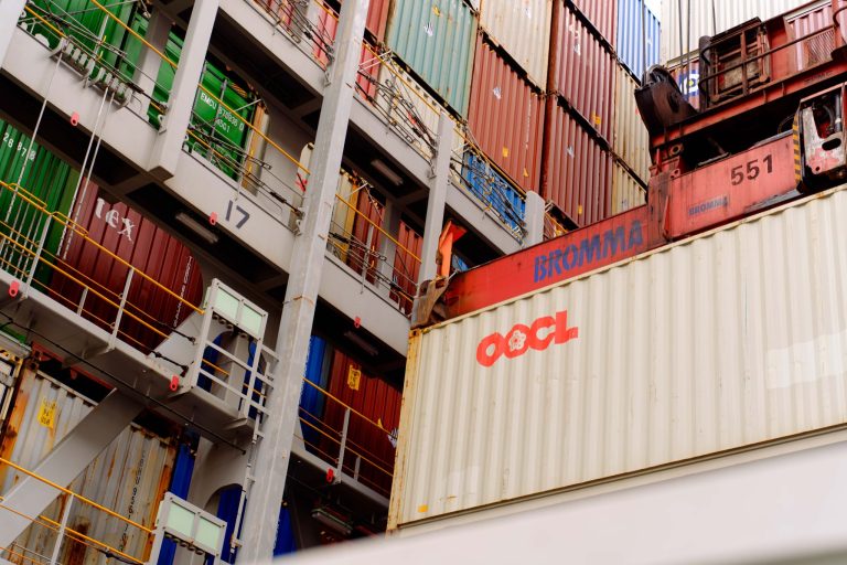 OOIL to splash $2.22 billion on LNG-fueled containership order