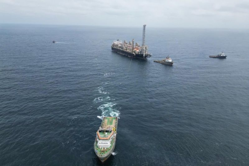 Golar's FLNG on way to Singapore from Cameroon
