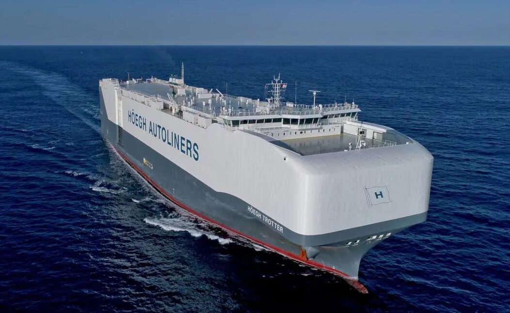 Hoegh Autoliners books six more LNG-powered PCTCs in China