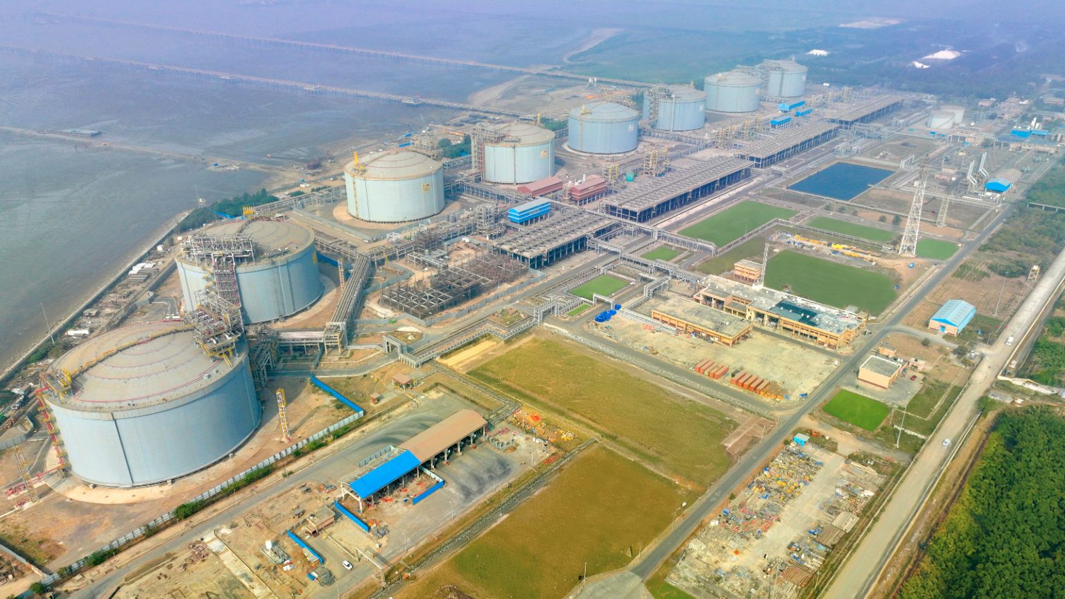 India’s Petronet LNG logs higher profit, lower volumes