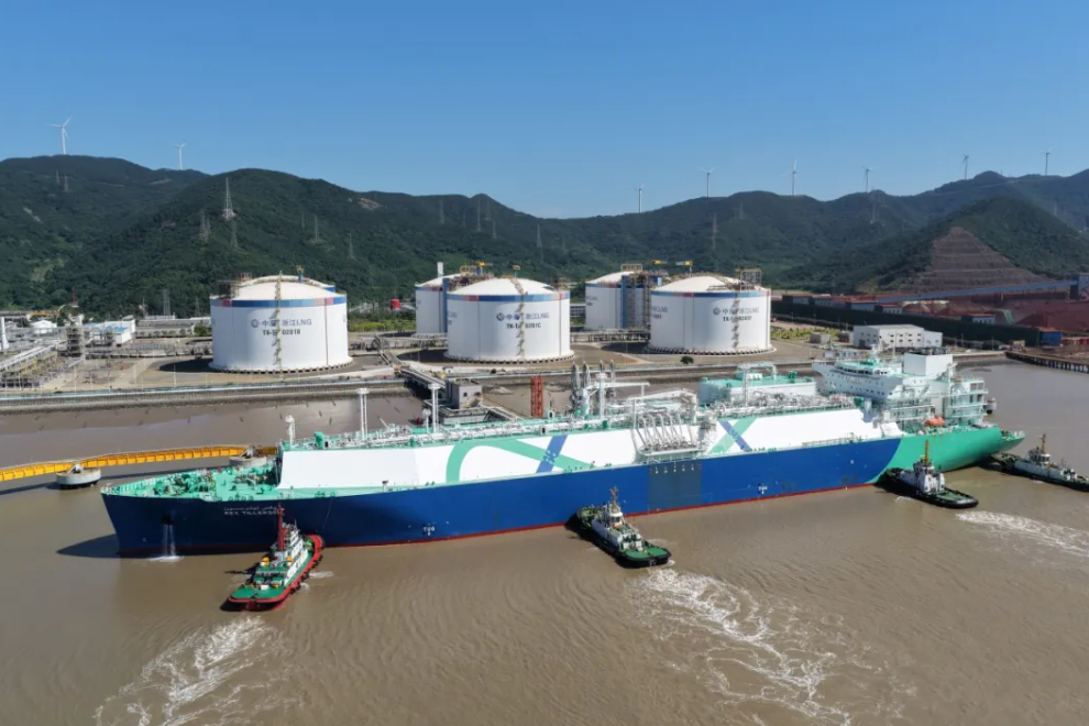 China's gas imports slightly down in July