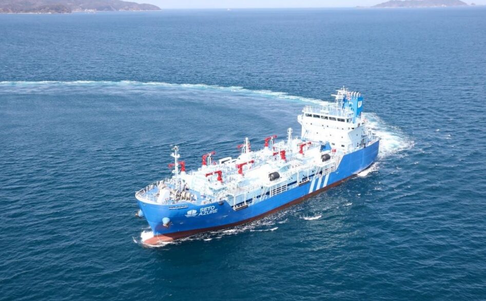 Osaka Gas wraps up first STS LNG bunkering op in Osaka Bay